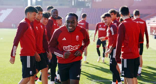 La RFEF y LaLiga estudian erradicar los “pasillos de collejas” en el fútbol
