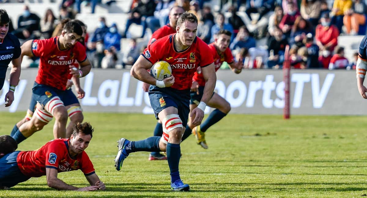 Asier Usárraga con el XV del León. /Ferugby