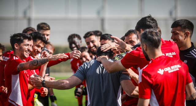 El problema de los pasillos de collejas, del fútbol a los colegios: «Pueden parecer lúdicos, pero es fácil que en el colegio tengan un componente de bullying»