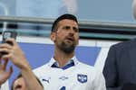 Djokovic coge un avión desde Wimbledon y sorprende a Serbia con una aparición inesperada en la Eurocopa