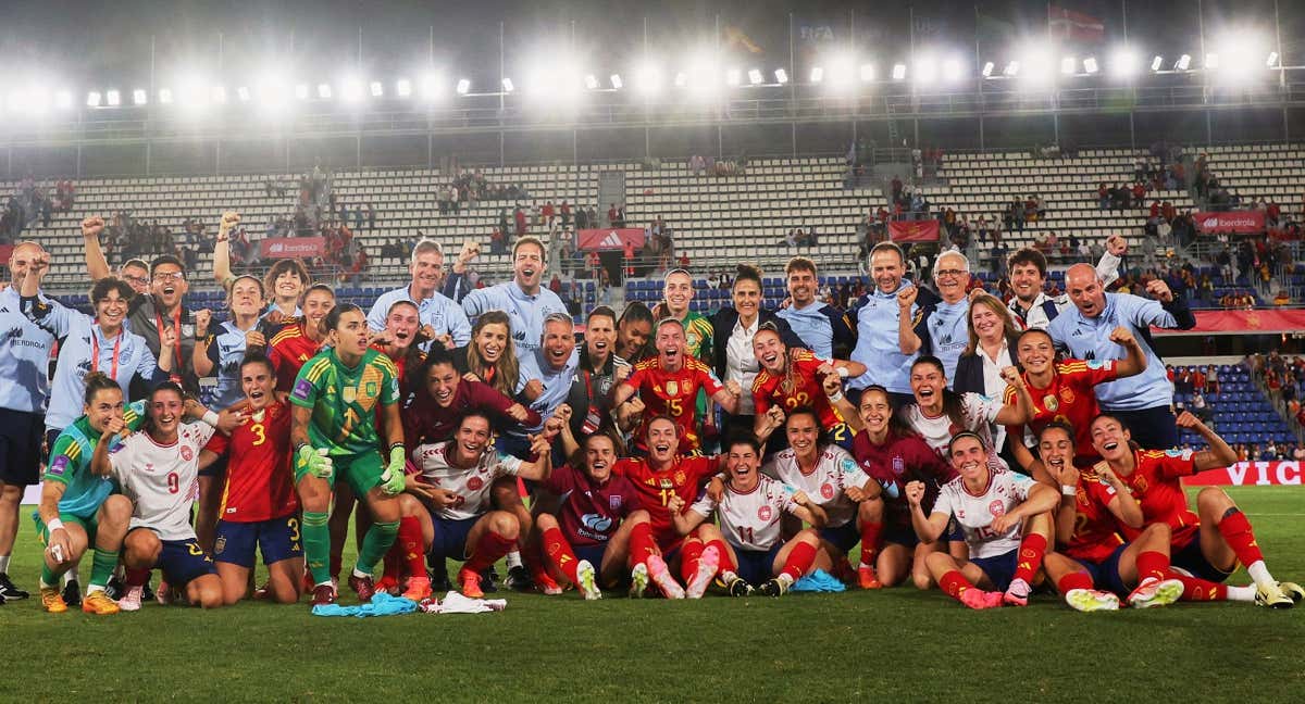 La Selección tras el partido contra Dinamarca. /RFEF