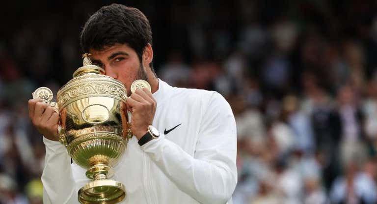 Carlos Alcaraz se coronó el pasado año en Wimbledon.