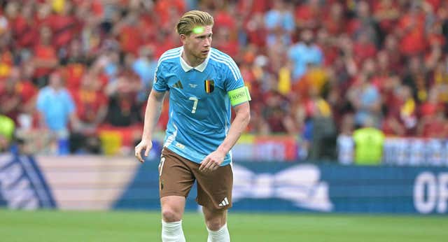 La pesadilla del láser de las peinetas de Cristiano reaparece 15 años después y desquicia a De Bruyne