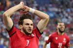 Periodistas georgianos sin ordenadores, con camisetas, llorando en el suelo... ¡e intervención de UEFA!