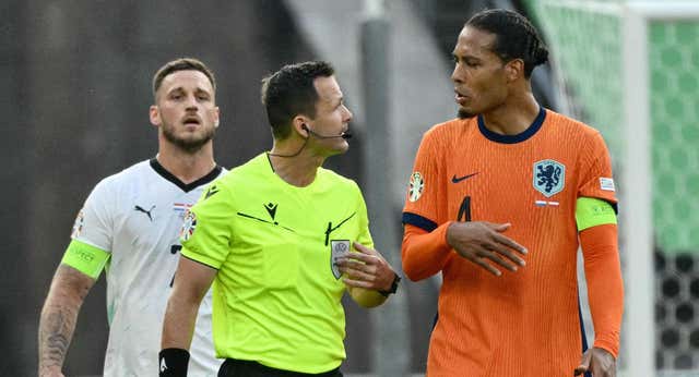 Los días más oscuros de Virgil Van Dijk con Países Bajos: «¡Quiero que muestre algo de pasión!»