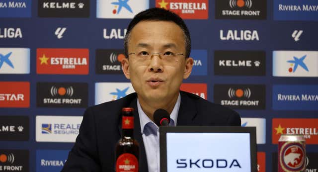 Una tensa rueda de prensa del Espanyol, pese al ascenso, que recuerda a la del Valencia de 2023: “Pedí que se vendiera el club para que os marcharais”