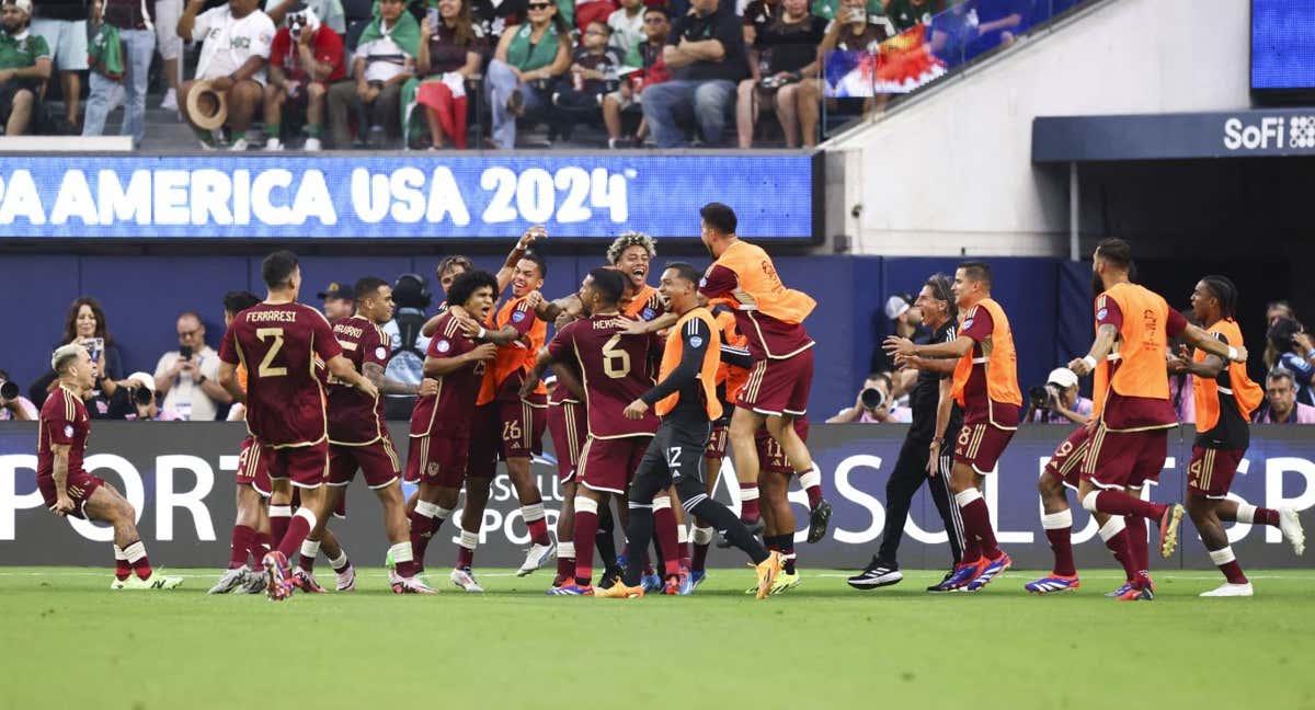 Venezuela celebra el gol de Rondón.