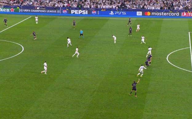 La jugada del fuera de juego de De Ligt en el minuto 102 del partido entre el Real Madrid y el Bayern.  Movistar
