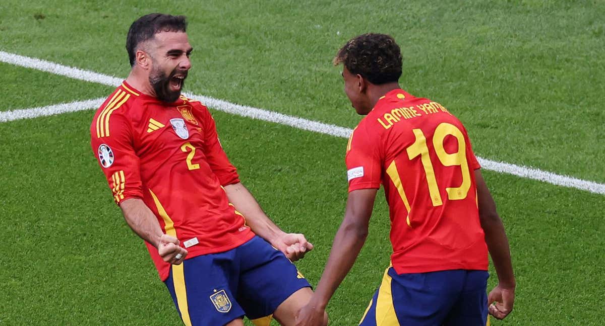 Carvajal y Lamine celebran uno de los goles de España a Croacia en el debut de esta Eurocopa. /GETTY