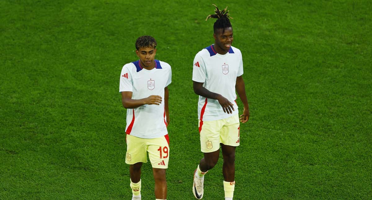 Lamine (izquierda) y Nico (derecha), antes del partido contra Albania que cerró la fase de grupos. /REUTERS