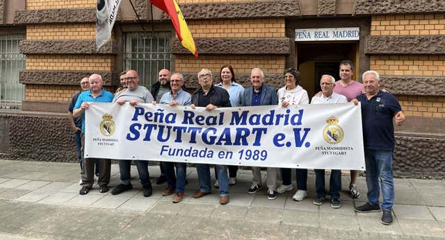 En la cuna de Joselu antes de su vuelta a Stuttgart: «Lo tuve en brazos y ahora no he conseguido ni su firma»