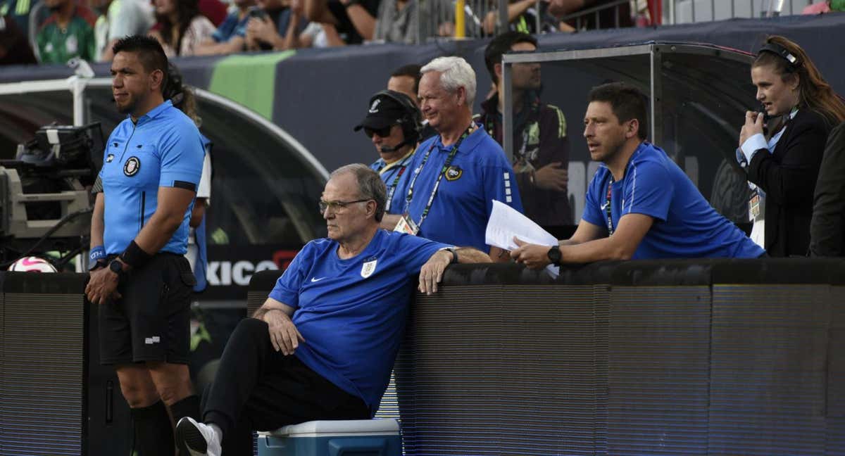 Bielsa durante un partido de Uruguay.