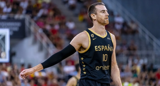 Víctor Claver anuncia su retirada tras casi dos décadas: «Ha sido un viaje que empecé en el patio de mi colegio y acaba cerca de mi familia»
