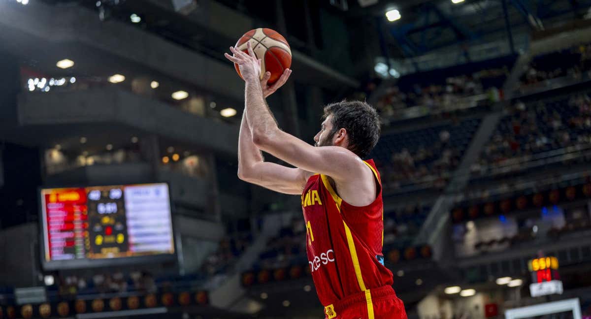 Álex Abrines lanza de tres frente a Italia./FEB