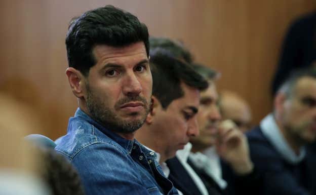 Albert Luque, en primer término, junto a Francis cuando aún era director de la Selección.  GETTY