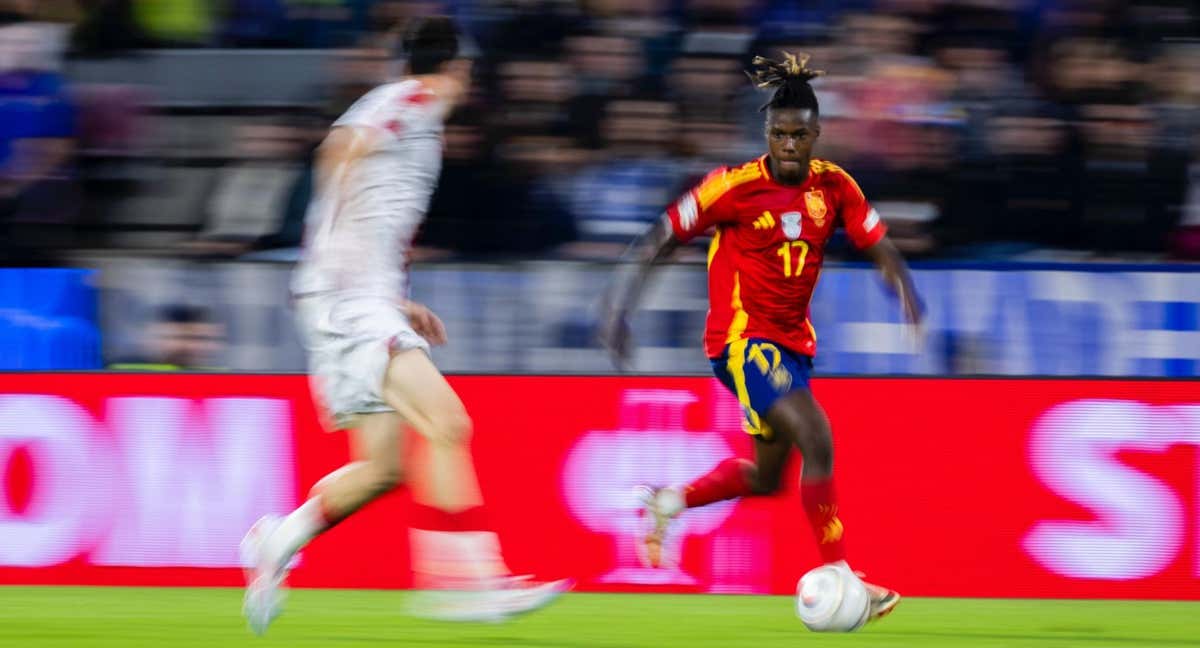 Nico Williams encara a su par durante el partido ante Georgia. /RFEF