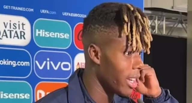 Lamine y Nico se lanzaron pullitas en zona mixta tras la victoria frente a Georgia