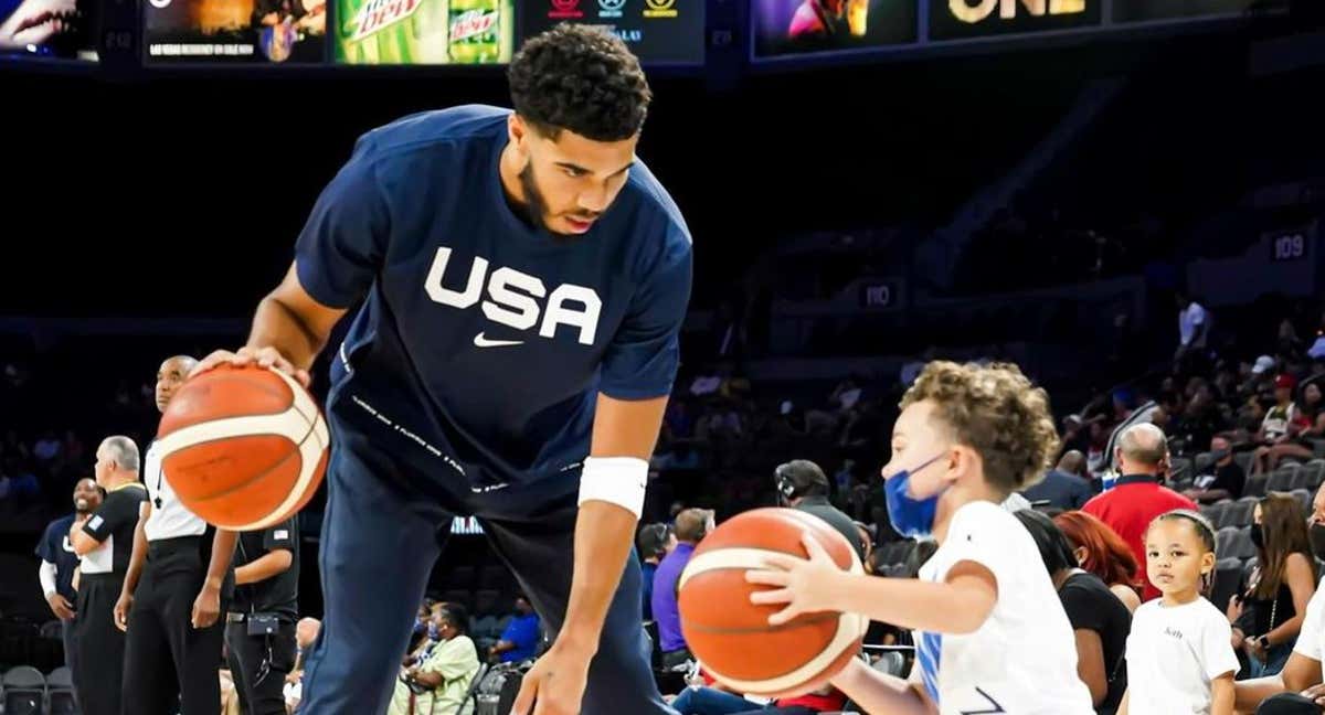 Jayson Tatum, junto a su hijo Deuce./INSTAGRAM