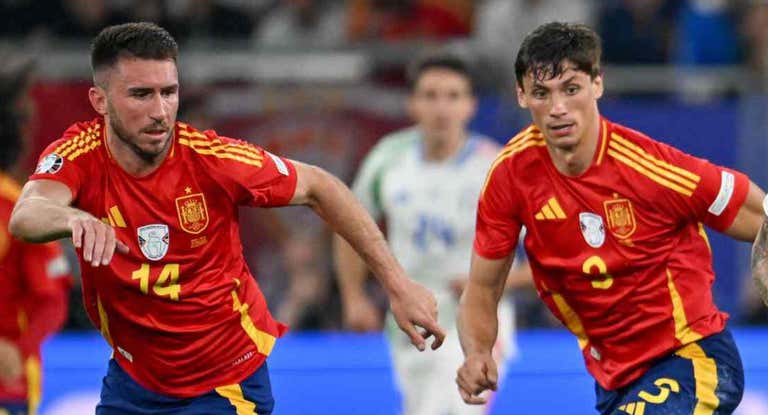 Laporte y Le Normand, durante un partido de esta Eurocopa.