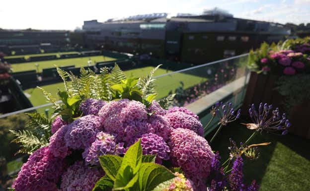 Flores en el recinto de Wimbledon.  EFE