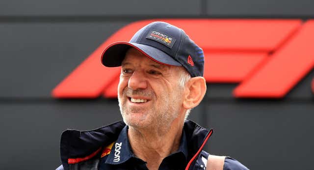 Adrian Newey da largas a Aston Martin, Fernando Alonso y Ferrari: “Para otoño o invierno tomaré una decisión”
