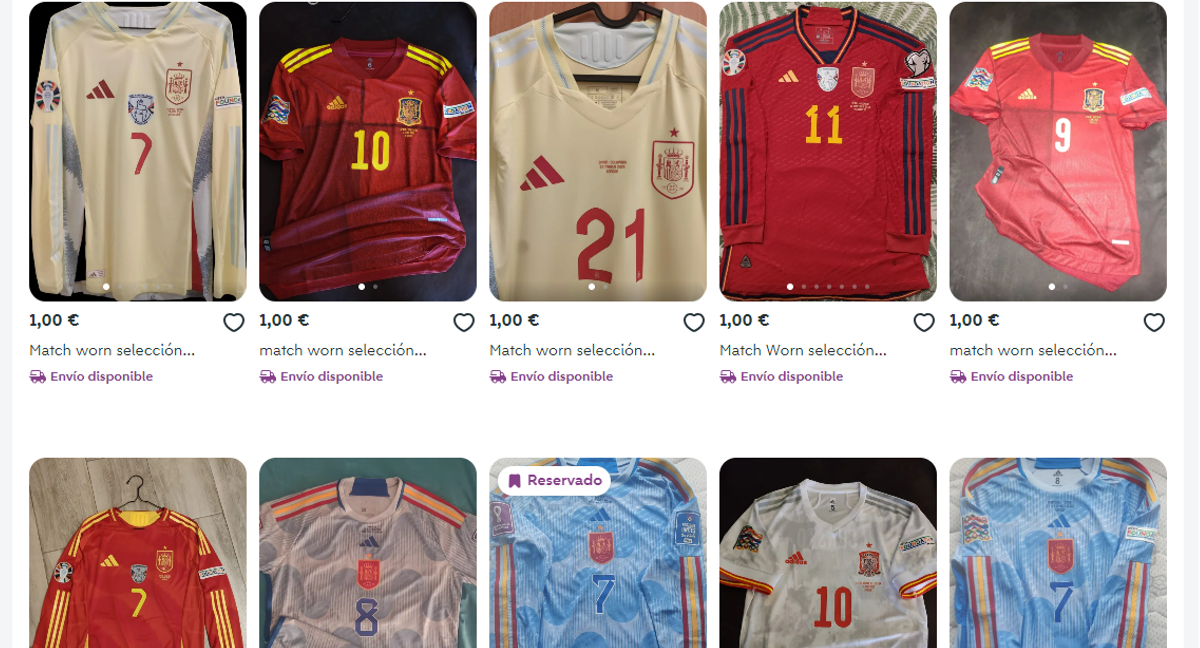 Algunas de las camisetas a la venta de la Selección.