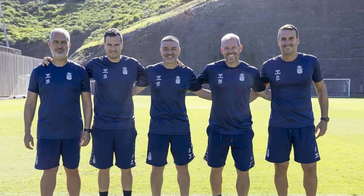 García Pimienta, junto a parte de su cuerpo técnico en su etapa en Las Palmas.