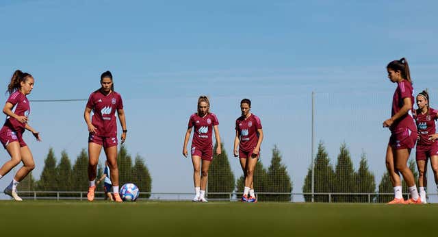 La otra cara del día más «duro» en la Selección: una reunión, reparto de roles y un vestuario «entre la alegría y la tristeza»