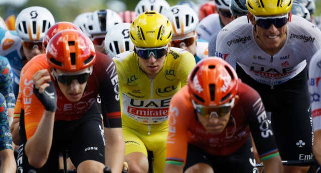 Pogacar se libra de los temidos abanicos y Groenewegen pone la salsa en Dijon