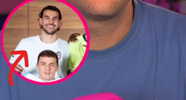 Theo Hernández ha posado con la equipación del club madrileño y sus compañeros con otros muchas que no conocemos.