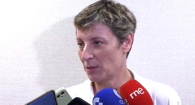 Elisa Aguilar, presidenta de la Federación, atiende a los medios.