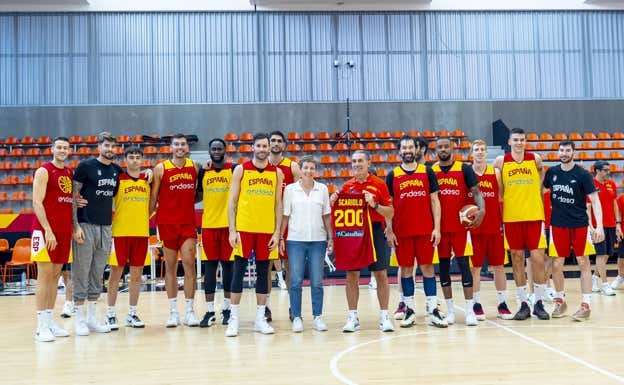 Homenaje a Scariolo por sus 200 partidos. FEB