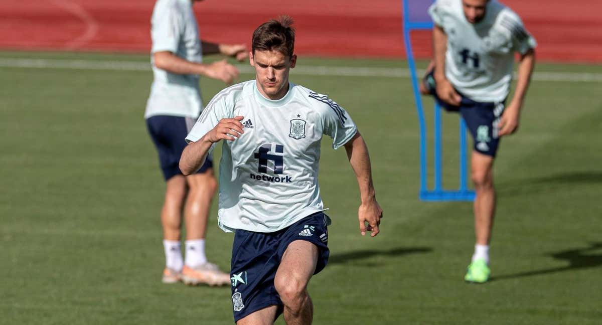 Diego Llorente, en un entrenamiento de la Selección./EFE