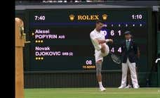 El Inglaterra-Suiza se jugó en la central de Wimbledon: Djokovic le lanzó un penalti a Popyrin y el público estalló