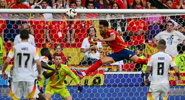 ¿Cómo se explica el gol de Mikel Merino?: «Es como ese golpe de patear del jugador de golf»