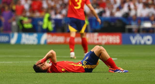 Kroos pide perdón a un Pedri que se despide de la Eurocopa y el canario le da las gracias