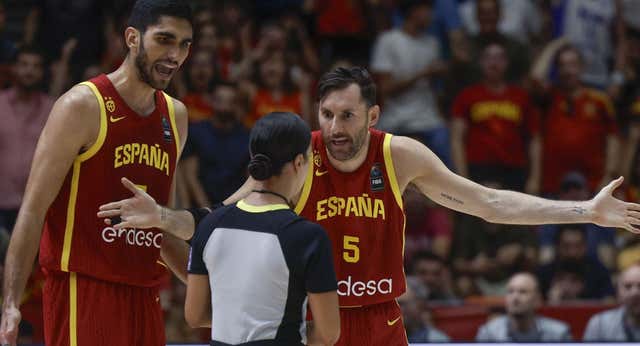 Blanca Burns, la colegiada que rompe barreras en la NBA… y puso de los nervios a España