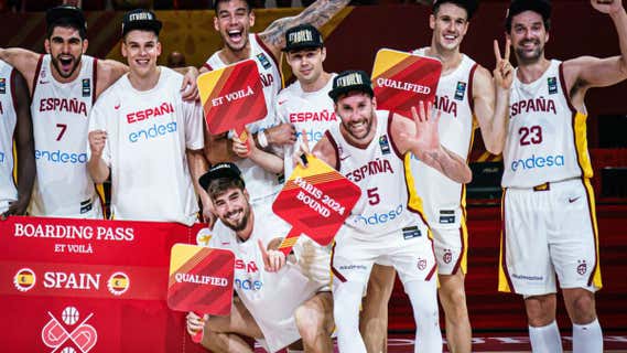 La Selección celebra el pase a los Juegos Olímpicos de París tras ganar el Preolímpico. /FIBA