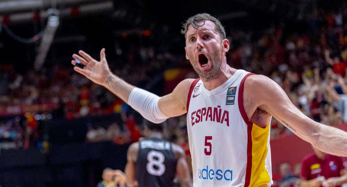 Rudy Fernández celebra una canasta ante Bahamas./FEB | A. Nevado