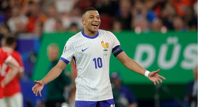 El Mbappé que no se ve y que lo aleja de Cristiano: un discurso, cuatro declaraciones y un gesto de honestidad con Francia