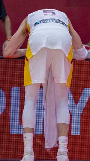 Rudy emocionado tras la victoria ante Bahamas. FEB