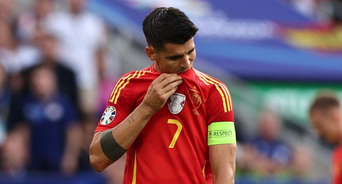 Morata lamentándose con la camiseta de la Selección /SE Futbol