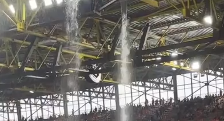 Nuevas “cascadas” en el Signal Iduna Park, que no para a los ingleses.