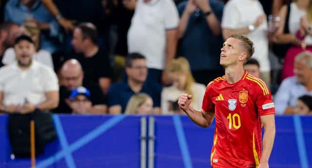 Dani Olmo creció con un De la Fuente en casa que lo convirtió en un superdotado: «Tácticamente siempre fue un avanzado»