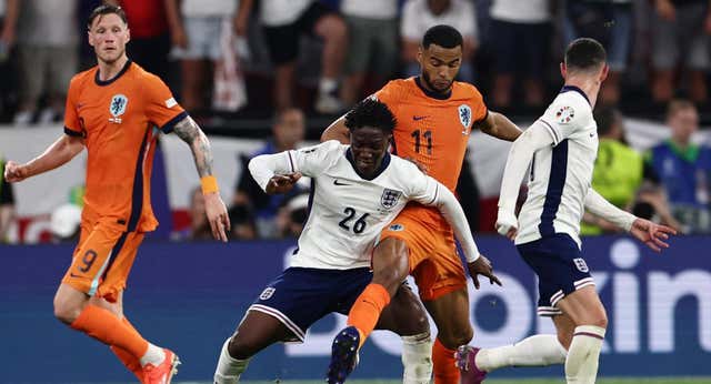 Kobbie Mainoo, el Lamine Yamal de Inglaterra que entrenó con United y City a la vez: «Nunca habíamos tenido un jugador como él»