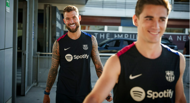Iñigo Martínez solo piensa en seguir y el Barça está ‘obligado’ a inscribirle