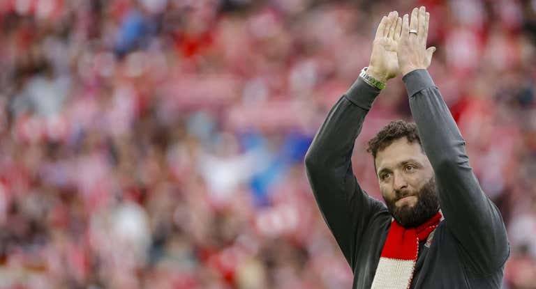 Jon Rahm, durante un homenaje en San Mamés en diciembre de 2023.