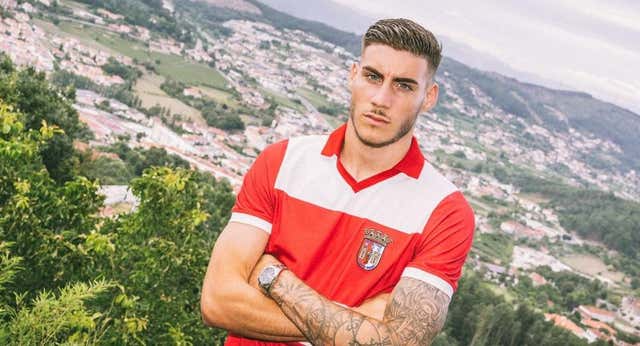 Lío en Málaga con el traspaso de Roberto al Braga: ¡piden su anulación en los juzgados!