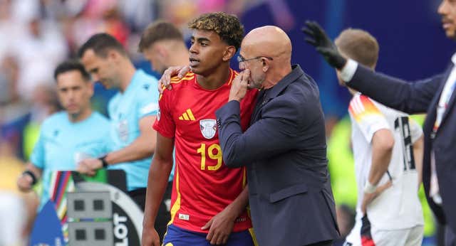 De la Fuente recurre a Julio César y a la Antigua Roma para educar a Lamine Yamal: «Recuerda que eres mortal»
