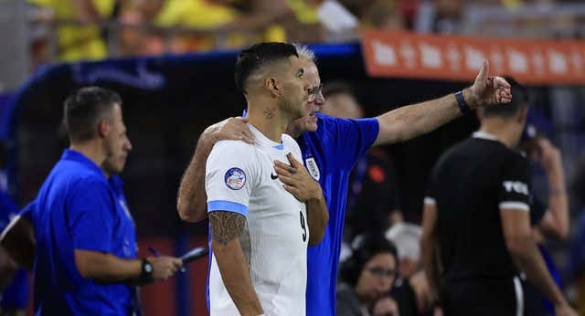 Bielsa no descarta la continuidad de Luis Suárez: «Está en condiciones de disputar la posición de centro atacante legítimamente»
